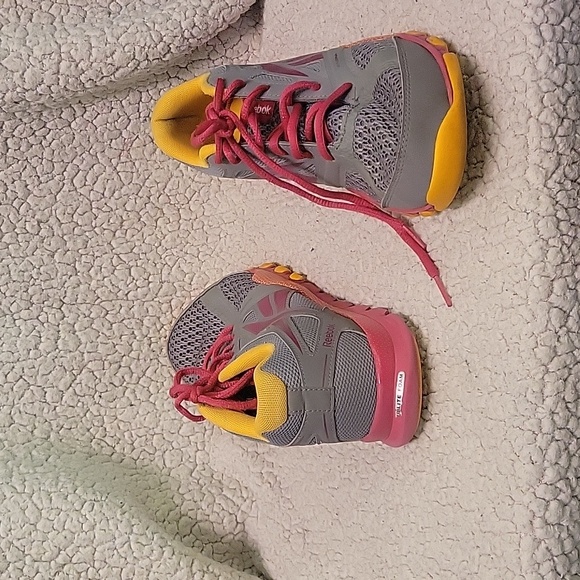 Reebok ladies Sublite foam 9.5 size running shoes. Excellent condition. - Picture 5 of 6